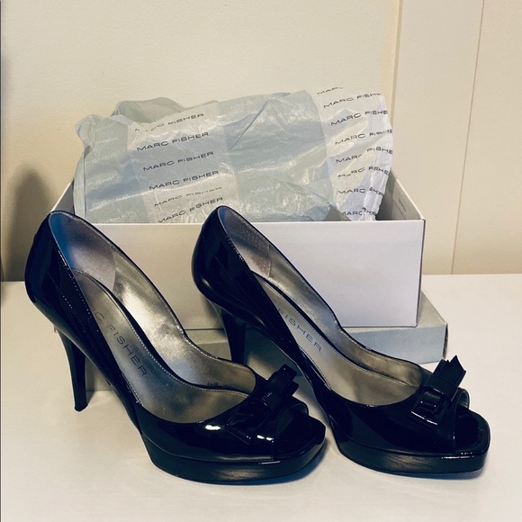 Marc Jacobs Jeannie patent leather heel. - Picture 3 of 5